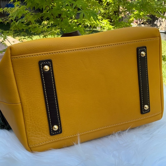 Dooney & Bourke Rare Buckley Yellow Sunflower Shoulder Bag with Brown Trim NWT - Picture 11 of 15